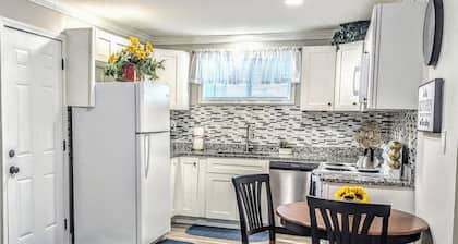 Cute Apartment Near the Airport-9B