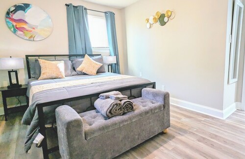 Cute Apartment Near the Airport-9B