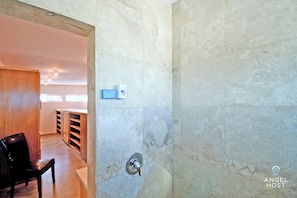 Apartment, 3 Bedrooms, Balcony, Ocean View | Bathroom
