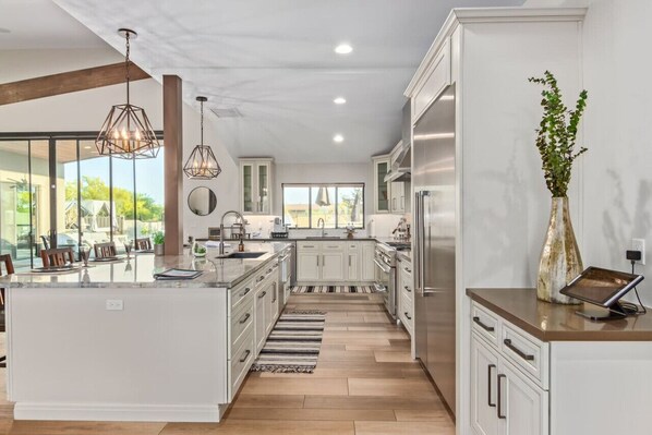 Fridge, microwave, oven, stovetop - Long Rifle Oasis -Carefree (Carefree)