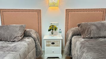 2 habitaciones, tabla de planchar con plancha, wifi y ropa de cama