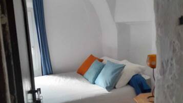 1 chambre, fer et planche Ă repasser, draps fournis