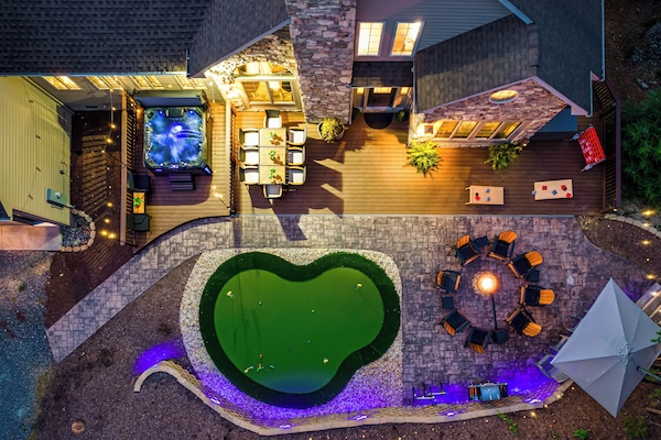Hot Tub, outdoor dining, firepit, grill, cornhole, giant Connect4, and mini golf