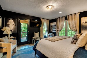 6 Schlafzimmer, Schreibtisch, Bügeleisen/Bügelbrett, Reisekinderbett