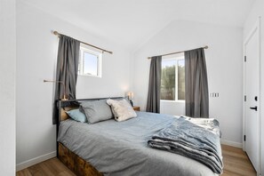 2 chambres, fer et planche à repasser, Wi-Fi, draps fournis