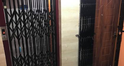 Cozy 1-bedroom with AC and WiFi in amazing Kolkata near Adyapith Temple