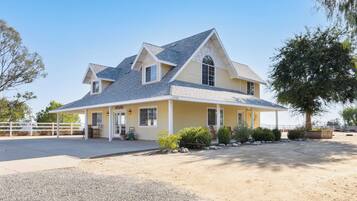 Rumah (2 Bedrooms) | Bagian depan properti