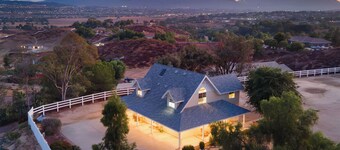 Wine Country Retreat Gorgeous Views, Minutes to Wineries