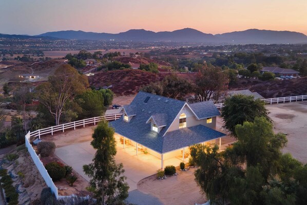 House (2 Bedrooms) | Interior - Wine Country Retreat Gorgeous Views, Minutes to Wineries (Temecula)