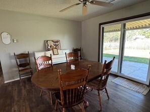 Dining - Cowgirl Casa ~ ADA accesible & kid friendly 3/2 ranch home in Montrose, CO (Montrose)