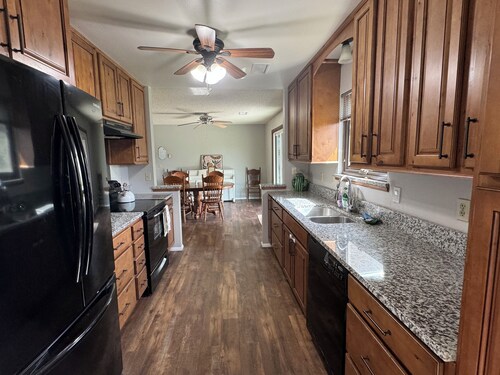 Cowgirl Casa ~ ADA accesible & kid friendly 3/2 ranch home in Montrose, CO