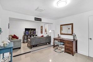 Interior - Buena Vista Miami 3/2 house close to Wynwood, Design District, Airport & Beaches (Miami)