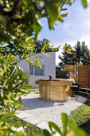 Outdoor spa tub - Nido Sureño (Esquel)