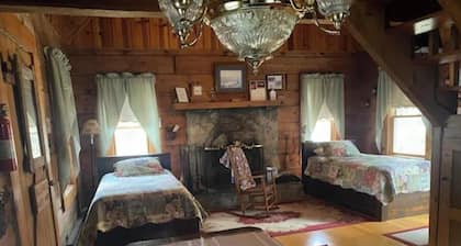 Cozy log cabin near Pennington Gap and Jonesville, VA known as "The Duck Pond"