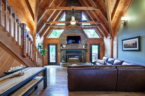 Smart TV, fireplace, books, printers - 20 % OFF Lakefront Lodge, Luxury, Dock, Hot Tub, Game Room, Fire Pit (Dandridge)