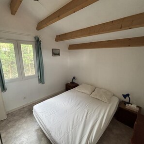 3 habitaciones, escritorio, tabla de planchar con plancha y wifi gratis 