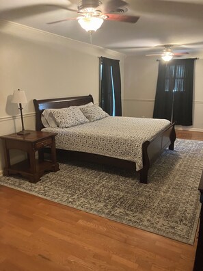 3 室のベッドルーム、WiFi、ベッドシーツ