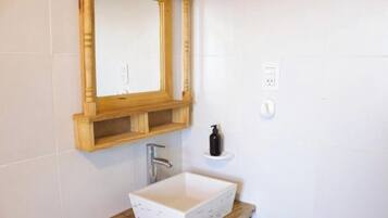 Comfort Apartment, Patio, Mountain View | Bathroom