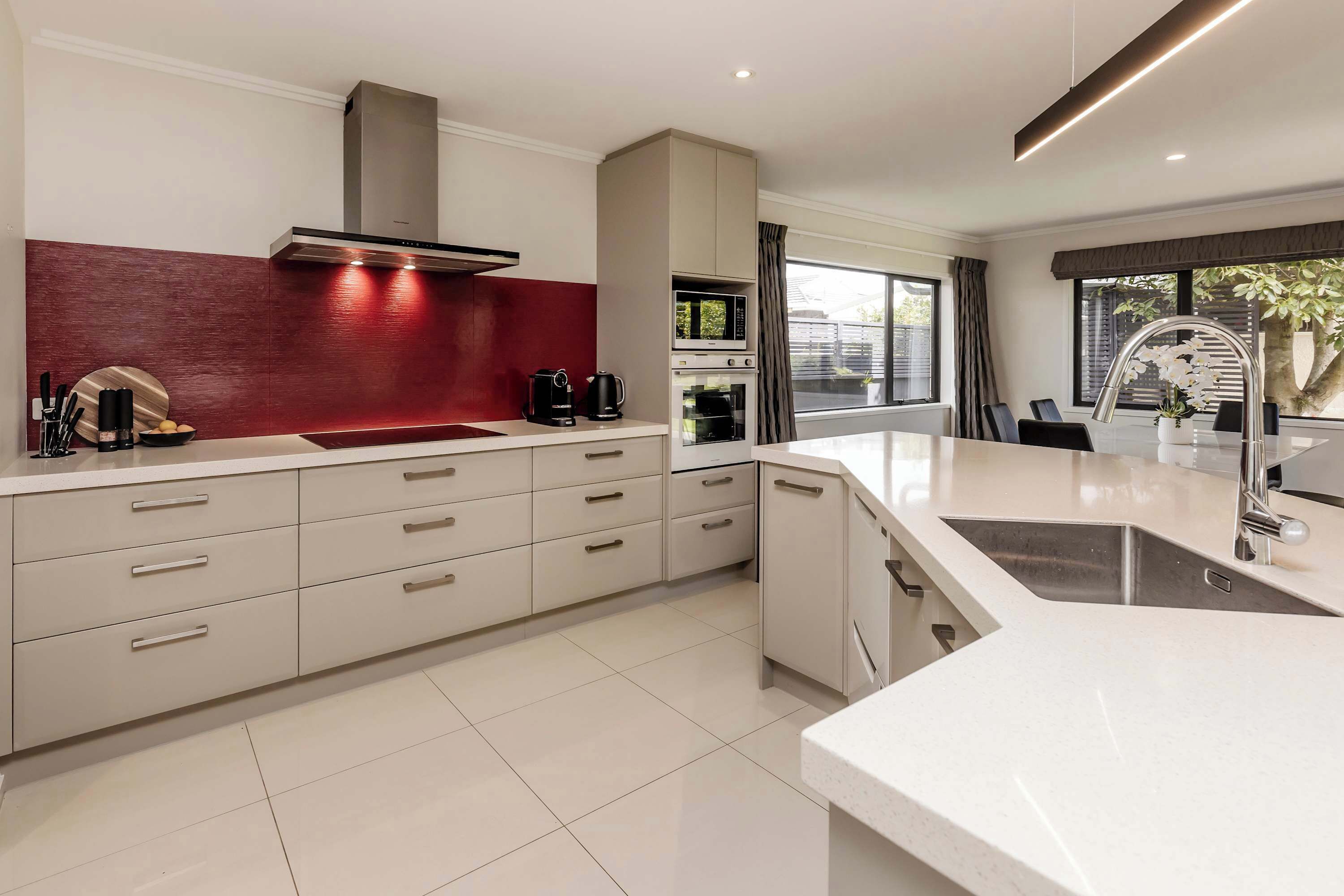 Mikroaaltouuni, uuni, liesi, astianpesukone