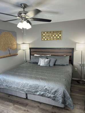 6 عدّة غرف نوم وسرير سفر وواي فاي وملاءات أسرّة