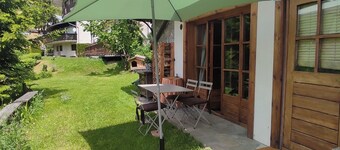 Ground floor apartment 55 m2 + garden in chalet, near resort center, quiet location