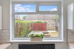 Interior - NEW Sleeps 6 in Norton FREE wifi (Norton)