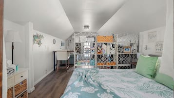 1 habitación, tabla de planchar con plancha y cuna de viaje