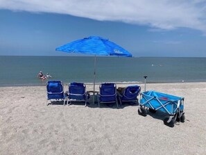 Beach - Family Oasis w/Pool, Game Room, Outdoor Kitchen Sleeps 12 (Cape Coral)
