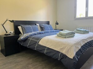 4 quartos, ferros/tábuas de passar roupa, Wi-Fi, roupa de cama