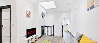 MODERN DUPLEX APARTMENT LOCATED NEAR CITY CENTRE - FREE PARKING, WI FI & NETFLIX