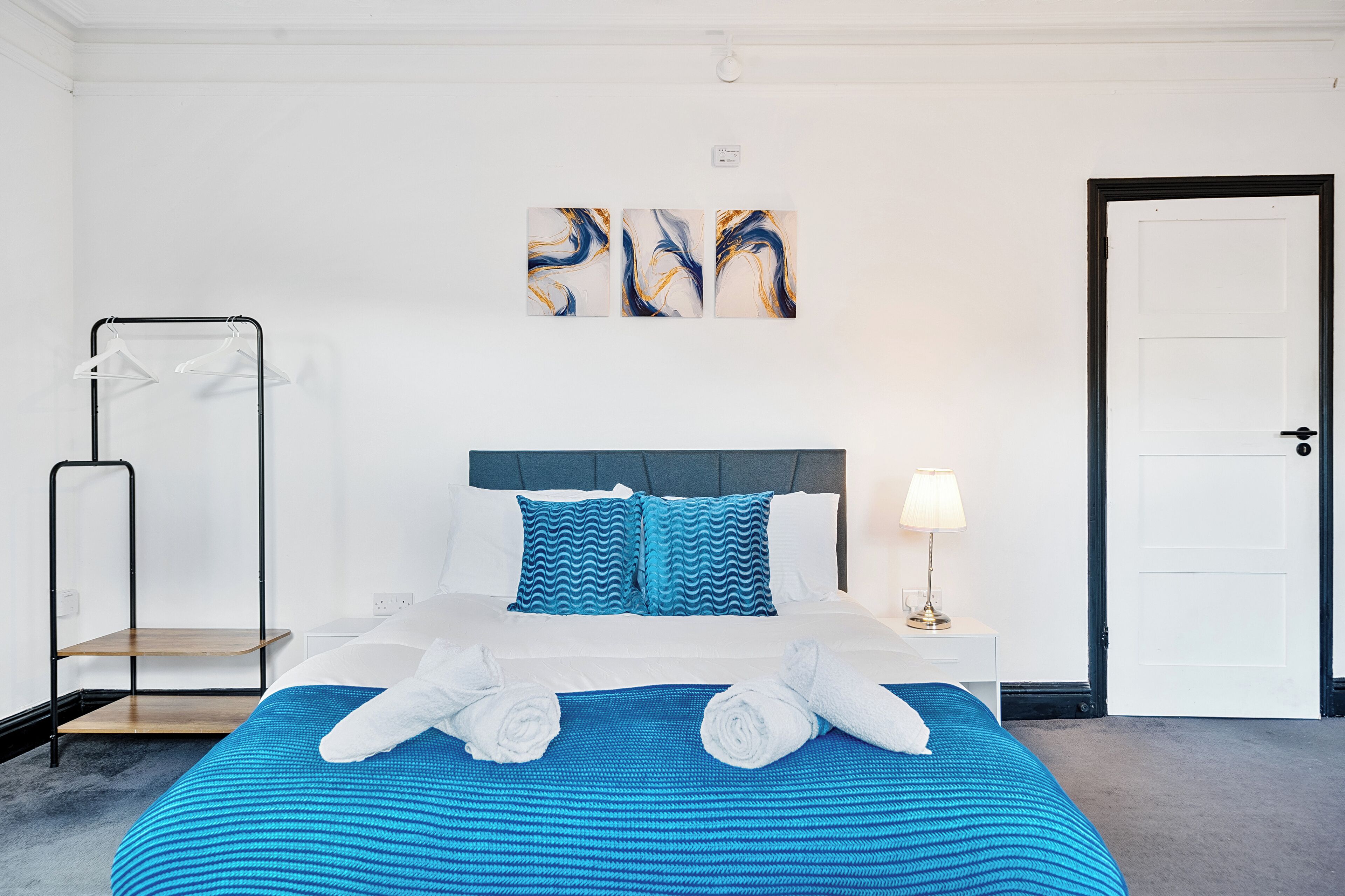 3 bedrooms, iron/ironing board, WiFi, bed sheets