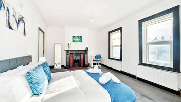 3 bedrooms, iron/ironing board, WiFi, bed sheets