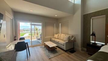 Televisie en een open haard