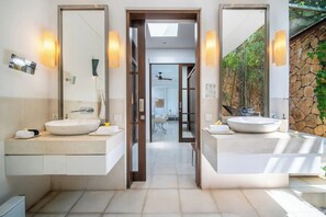 Eco-friendly toiletries, hair dryer, bidet, towels