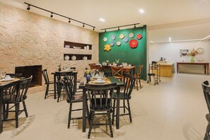 Breakfast area - Pousada e Adega Lapa do Lobo (Valenca)