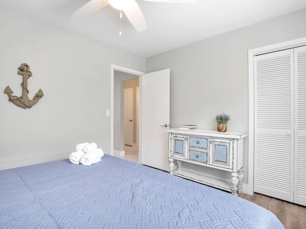 4 bedrooms, desk, iron/ironing board, travel cot