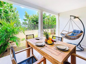 屋外ダイニングエリア