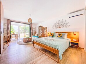 1 室のベッドルーム、デスク、アイロン / アイロン台、旅行用ベビーベッド