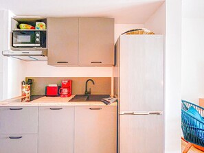 Fridge, microwave, stovetop, coffee/tea maker