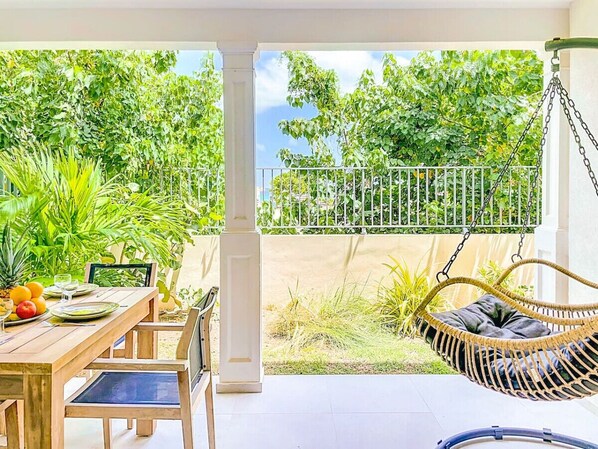 屋外ダイニングエリア