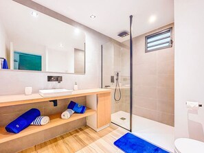 ヘアドライヤー、タオル