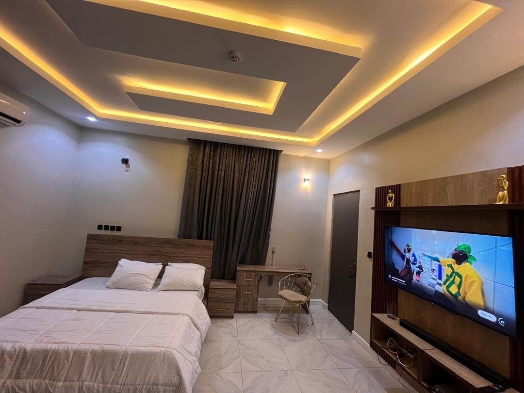 3 عدّة غرف نوم ومكواة/لوح كي وواي فاي وملاءات أسرّة