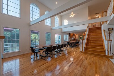 Lansing Orchard · Sleeps 29, 8300 sq ft house, 6 acres, stocked pond