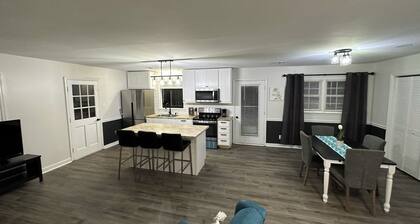 Newly Renovated - 5minutes /Downtown