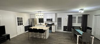 Newly Renovated - 5minutes /Downtown