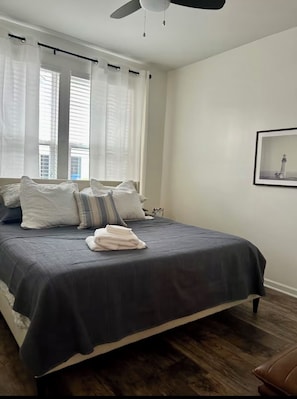 4 bedrooms, iron/ironing board, WiFi, bed sheets