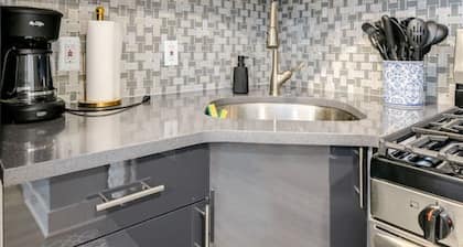 Lrg 2 Bedroom apart in BlackRock