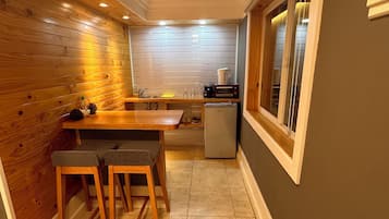 Mini-fridge, oven, dishwasher, cookware/dishes/utensils