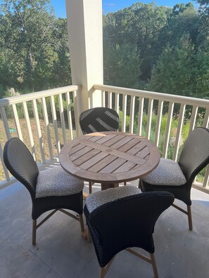 Property grounds - Newly remodeled, comfortable 3-bedroom condo with golf course views of CCO! (Oxford)