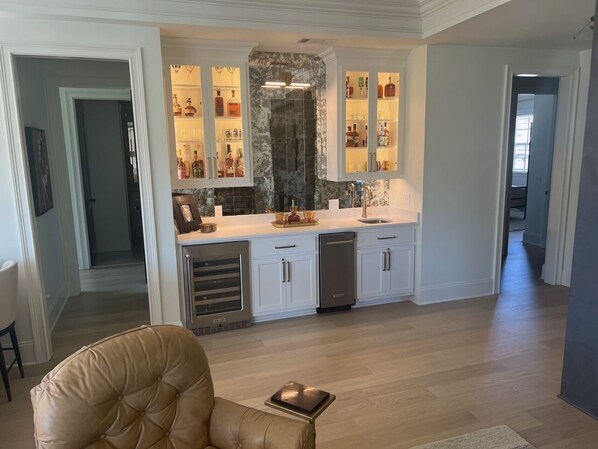 Microwave, oven, stovetop, dishwasher - Newly remodeled, comfortable 3-bedroom condo with golf course views of CCO! (Oxford)